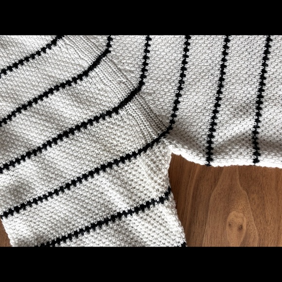 Gap White V-Neck Sweater - Picture 4 of 5
